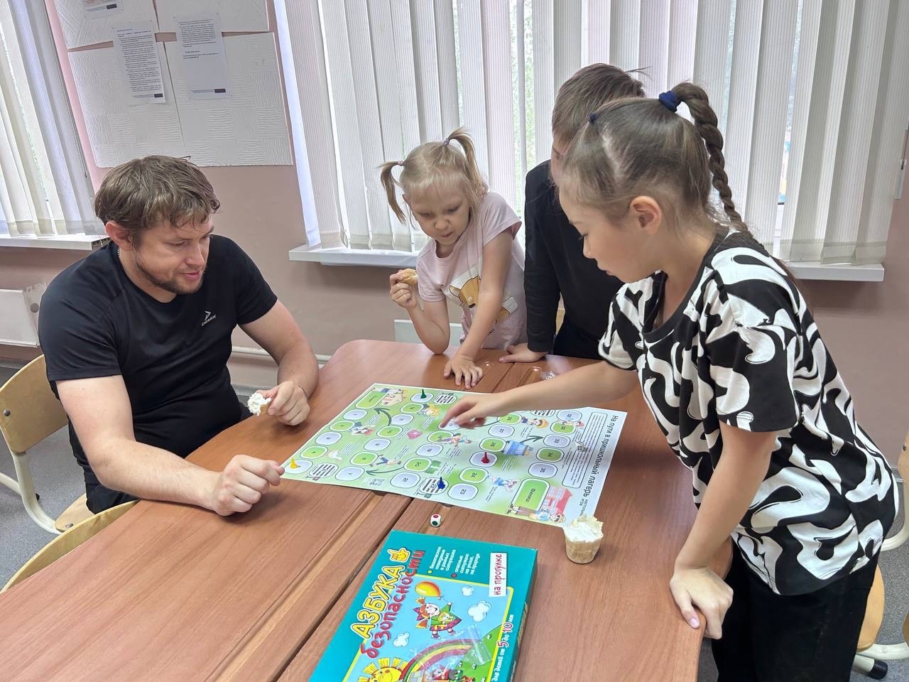 Сегодня в нашем пришкольном лагере прошел увлекательный и познавательный день безопасности.